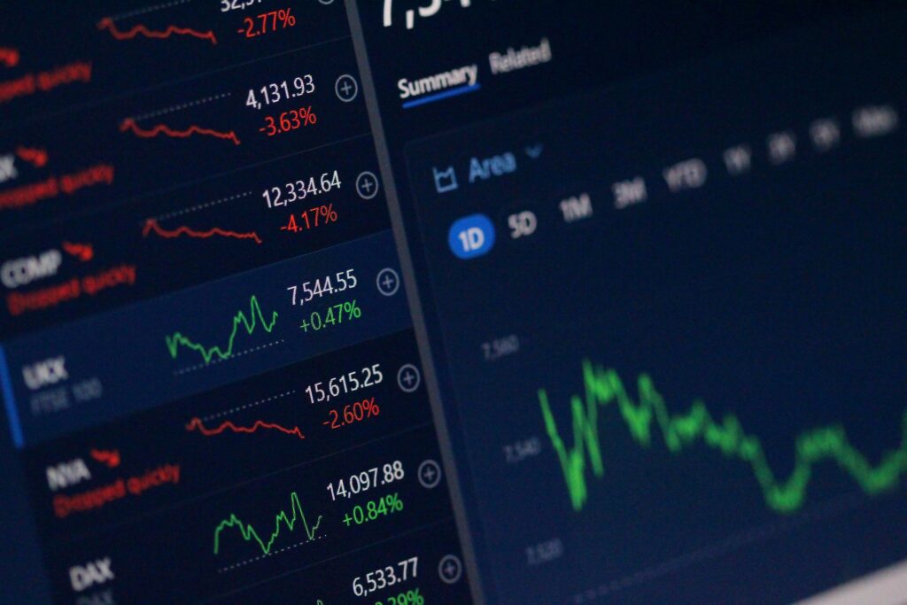 FintechZoom.io Stock Market Course provides a practical guide to modern investing, stock trading, market analysis, and financial education for new and experienced investors.