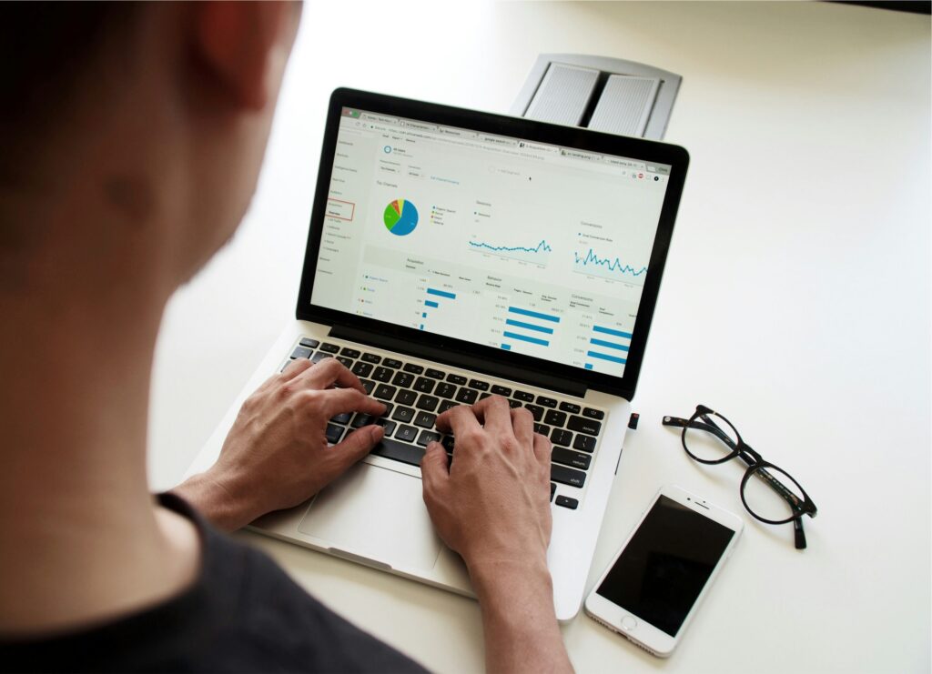 Droven.io Cloud Computing Guide: Cloud platform dashboard showing infrastructure management, resource allocation, and migration planning.