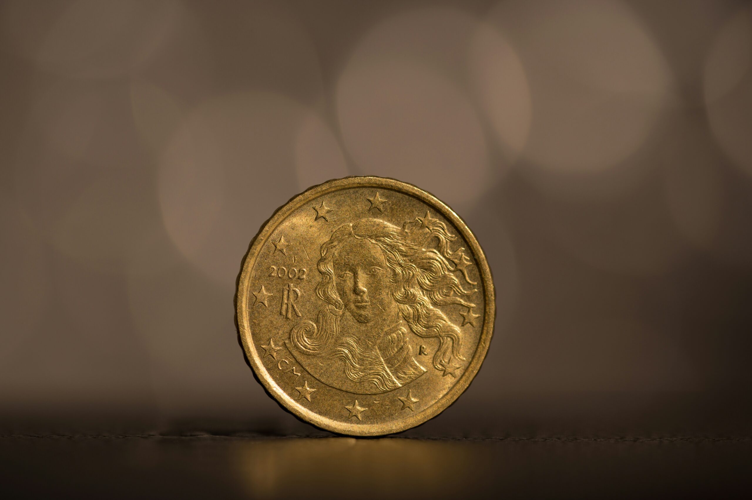 Why Do Coins Have Ridges? The History, Purpose, and Modern Role of Coin Edges