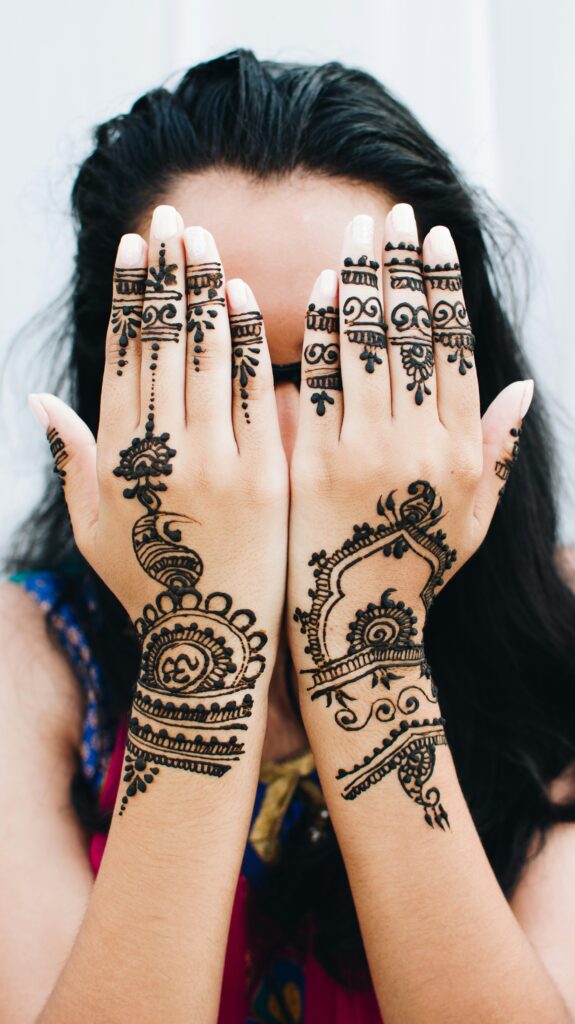 How to Make Mehendi at Home guide to natural henna paste, mixing, texture, preparation, resting time, and beautiful mehendi stains.