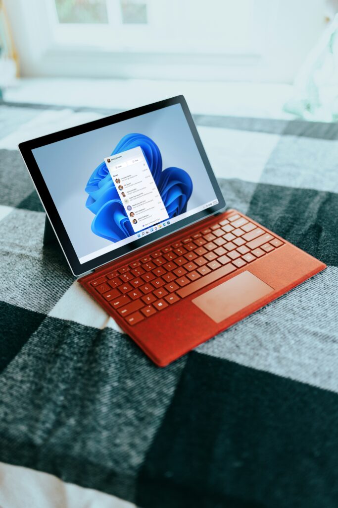Microsoft Surface Pro 11 Copilot+ PC Tablet guide to processor performance, AI features, battery life, display quality, accessories, and everyday use.