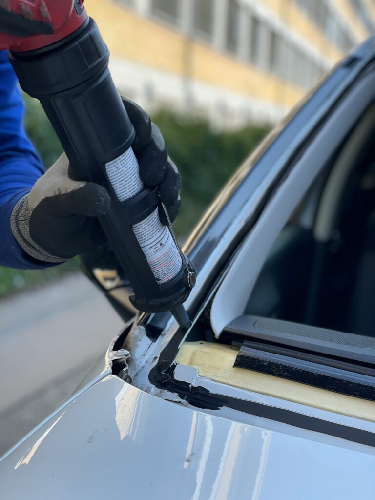 How Much to Fix a Cracked Windshield? guide to windshield repairs, replacement costs, damage severity, insurance coverage, and professional service.